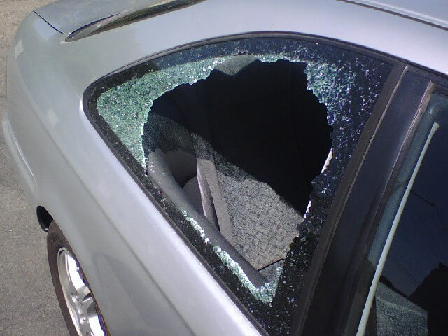 A car that has been burglarized. Credit https://commons.wikimedia.org/wiki/File:Car_window_burglary.jpg