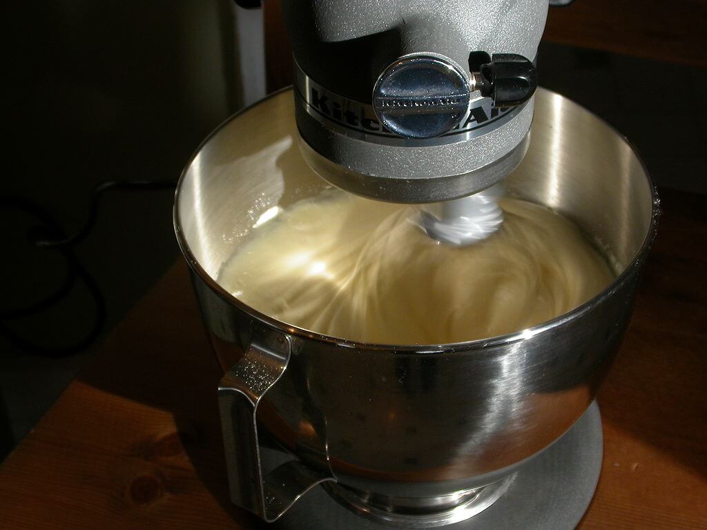 A stand mixer in action on a home tabletop, with a wire whisk attachment. Credit https://commons.wikimedia.org/wiki/File:KitchenAid_Stand_Mixer.jpg