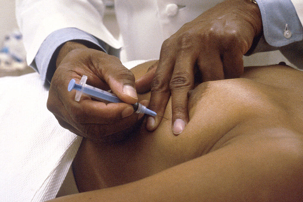 Diagnosis: Biopsy: Needle: Breast Cancer. Credit https://commons.wikimedia.org/wiki/File:Needle_biopsy.jpg